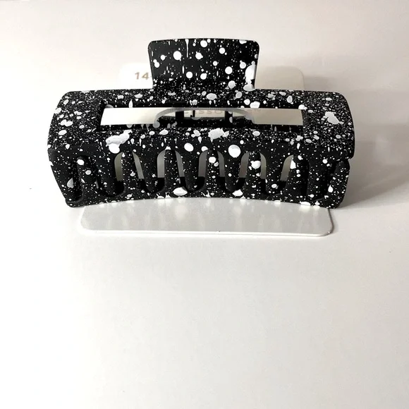 4/$20 Enchanté Black & White Speckled Hair Claw Clip - Picture 3 of 3